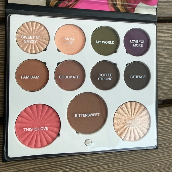 OFRA x Hot Mess Momma Unconditional Mini Mix Palette - Picture 4 of 5